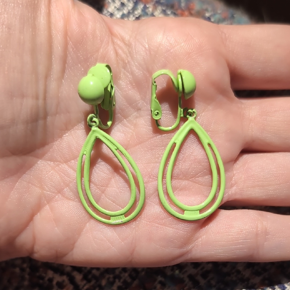 Vintage 70's Green Teardrop Clip-On Earrings